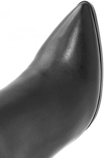 Высокие сапоги