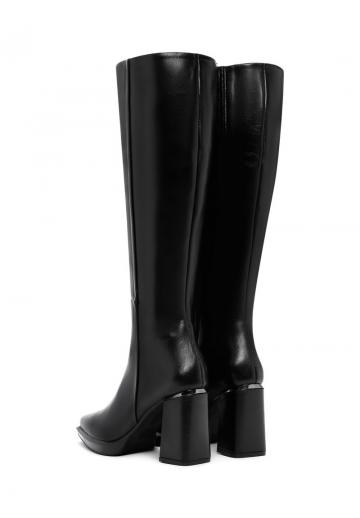 Высокие сапоги