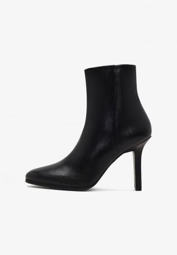 Высокие сапоги