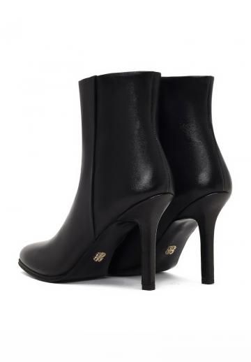 Высокие сапоги