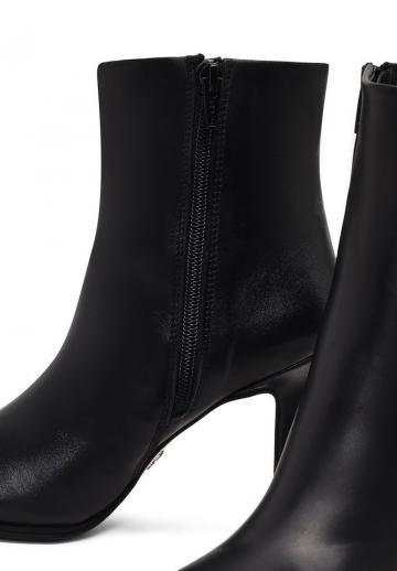 Высокие сапоги