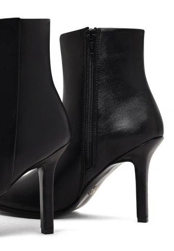 Высокие сапоги