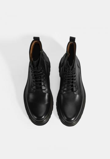 Ботинки на шнуровке