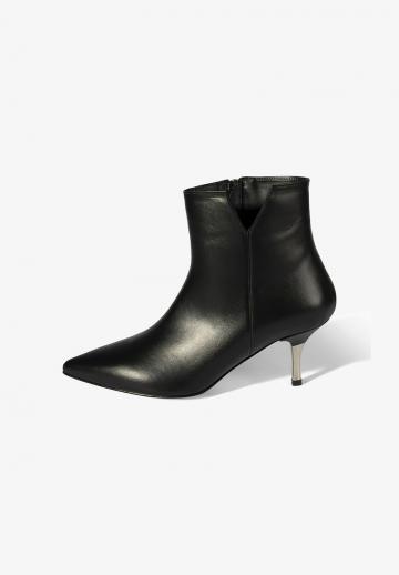 Полусапожки на высоком каблуке