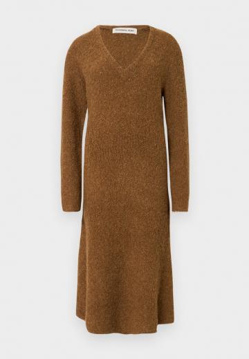 Вязаное платье
