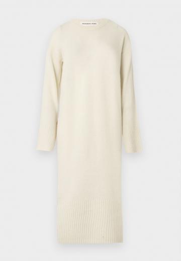 Вязаное платье