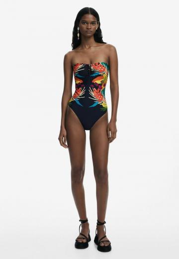 Слитный купальник