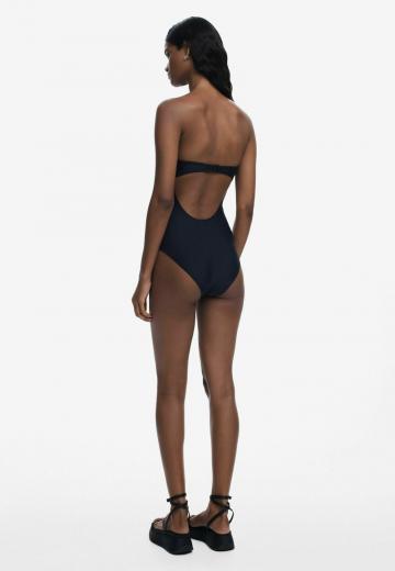 Слитный купальник