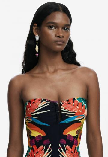 Слитный купальник