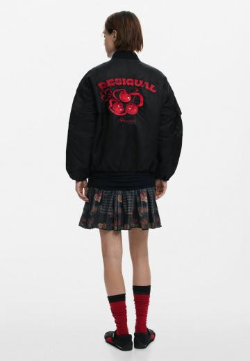 Куртка с накладнымит карманами