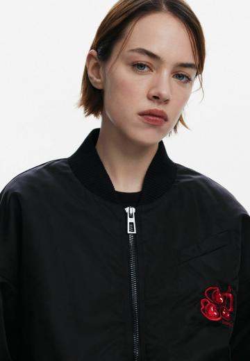 Куртка с накладнымит карманами