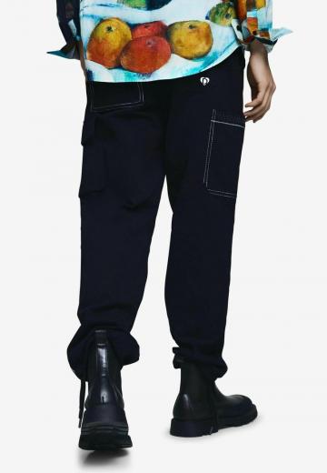 Брюки с накладными карманами