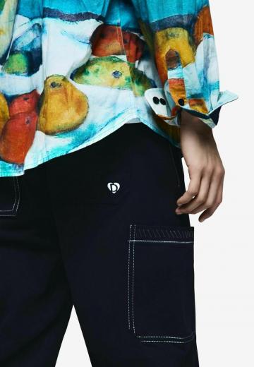 Брюки с накладными карманами