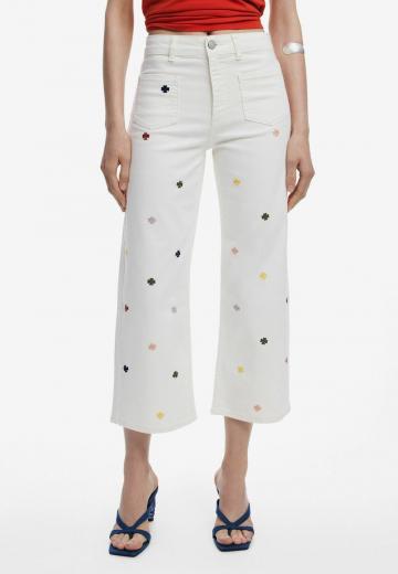 Короткие джинсы