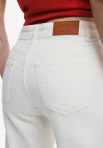 Короткие джинсы