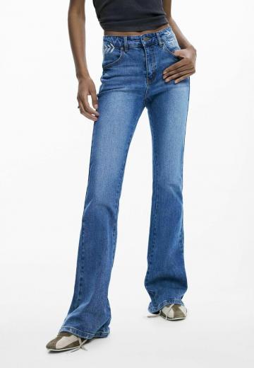 Клешеные джинсы