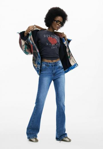 Клешеные джинсы