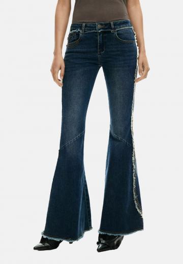 Клешеные джинсы