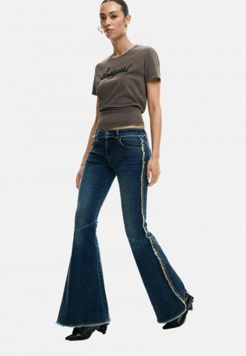 Клешеные джинсы