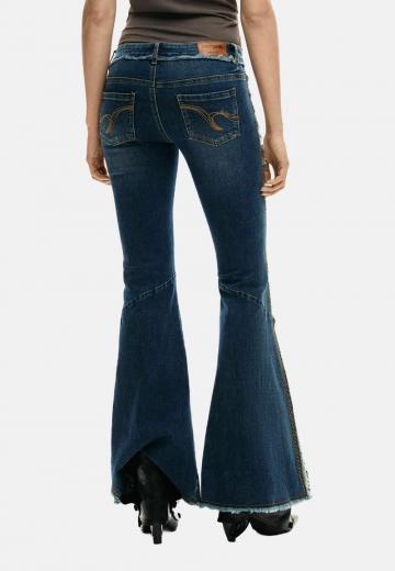 Клешеные джинсы