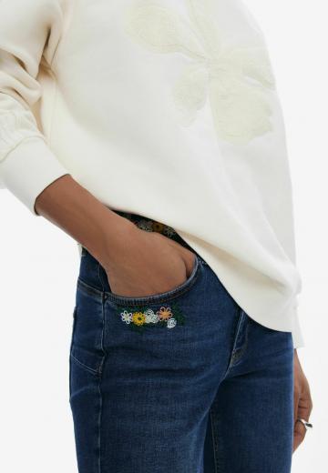 Узкие джинсы