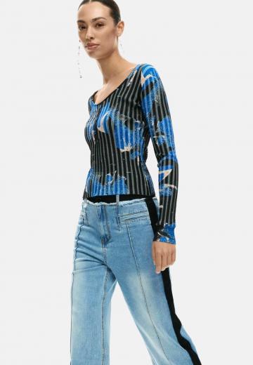 Короткие джинсы