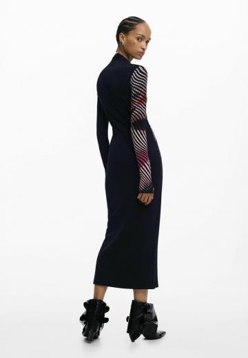 Вязаное платье