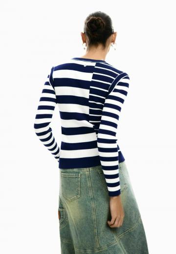 Пуловер в полоску
