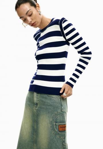 Пуловер в полоску