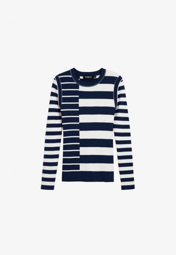 Пуловер в полоску