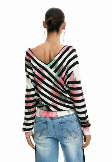 Пуловер в полоску