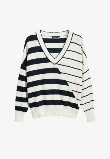 Пуловер в полоску