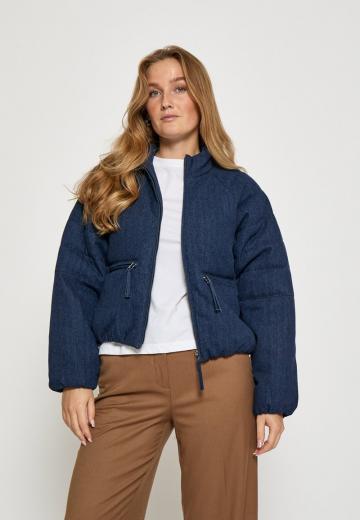 Джинсовая куртка