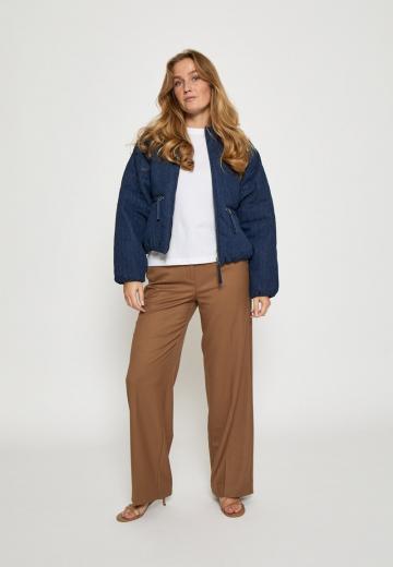 Джинсовая куртка