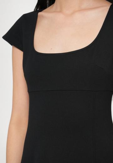 Коктейльное платье