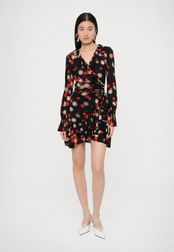 Короткое платье