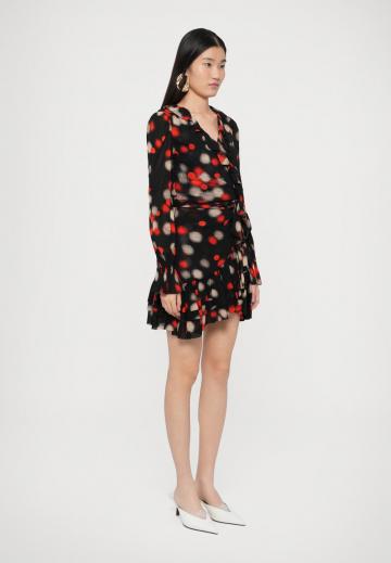 Короткое платье