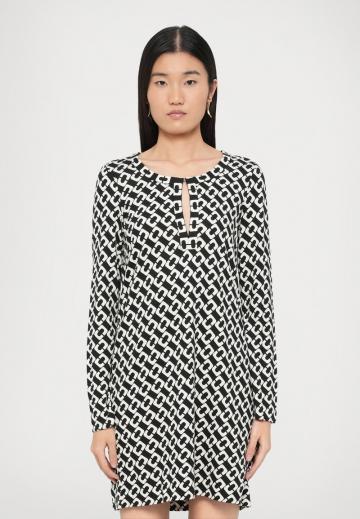 Короткое платье