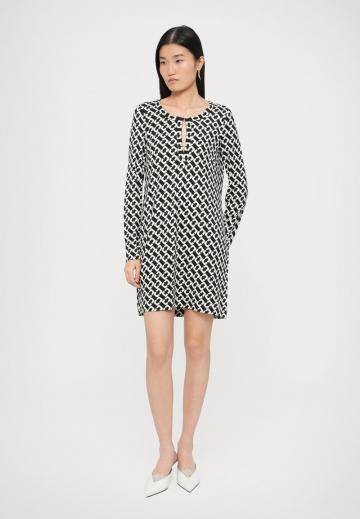 Короткое платье