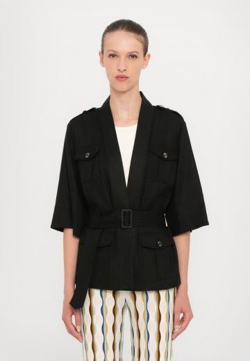 Блейзер с накладными карманами