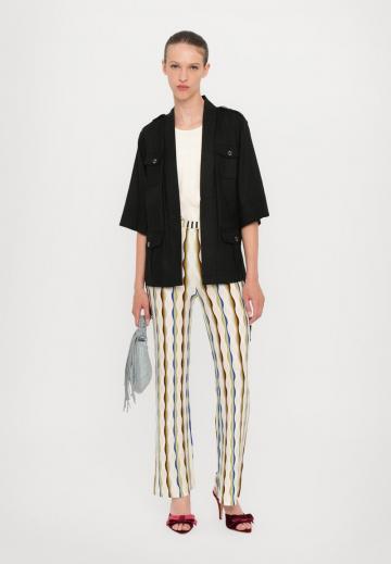 Блейзер с накладными карманами