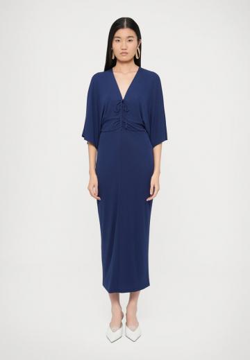 Платье футляр