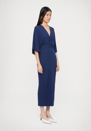 Платье футляр