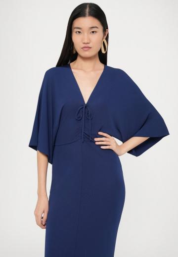 Платье футляр