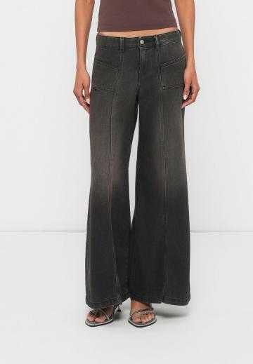 Клешеные джинсы