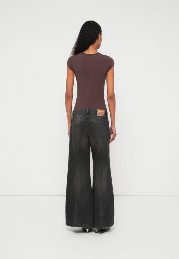 Клешеные джинсы