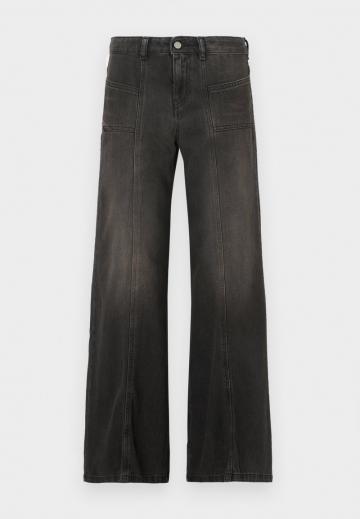 Клешеные джинсы