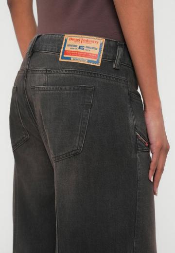 Клешеные джинсы