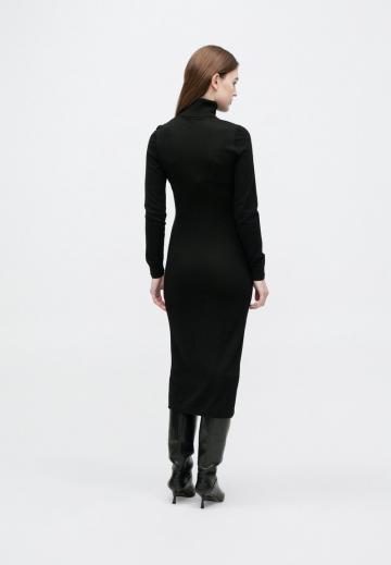 Вязаное платье