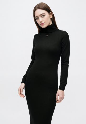 Вязаное платье